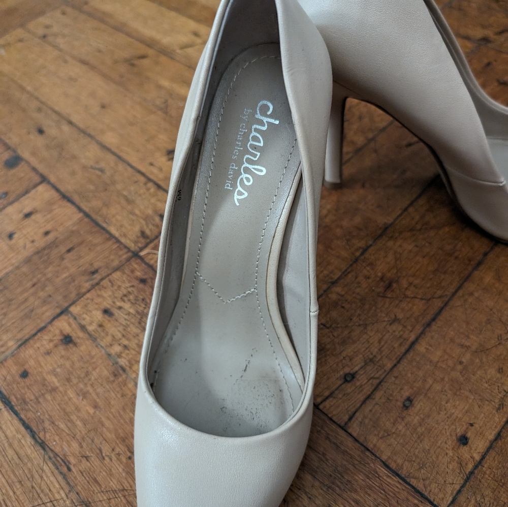 Cream heels, size 6M - Charles by Charles David - Picture 2 of 4